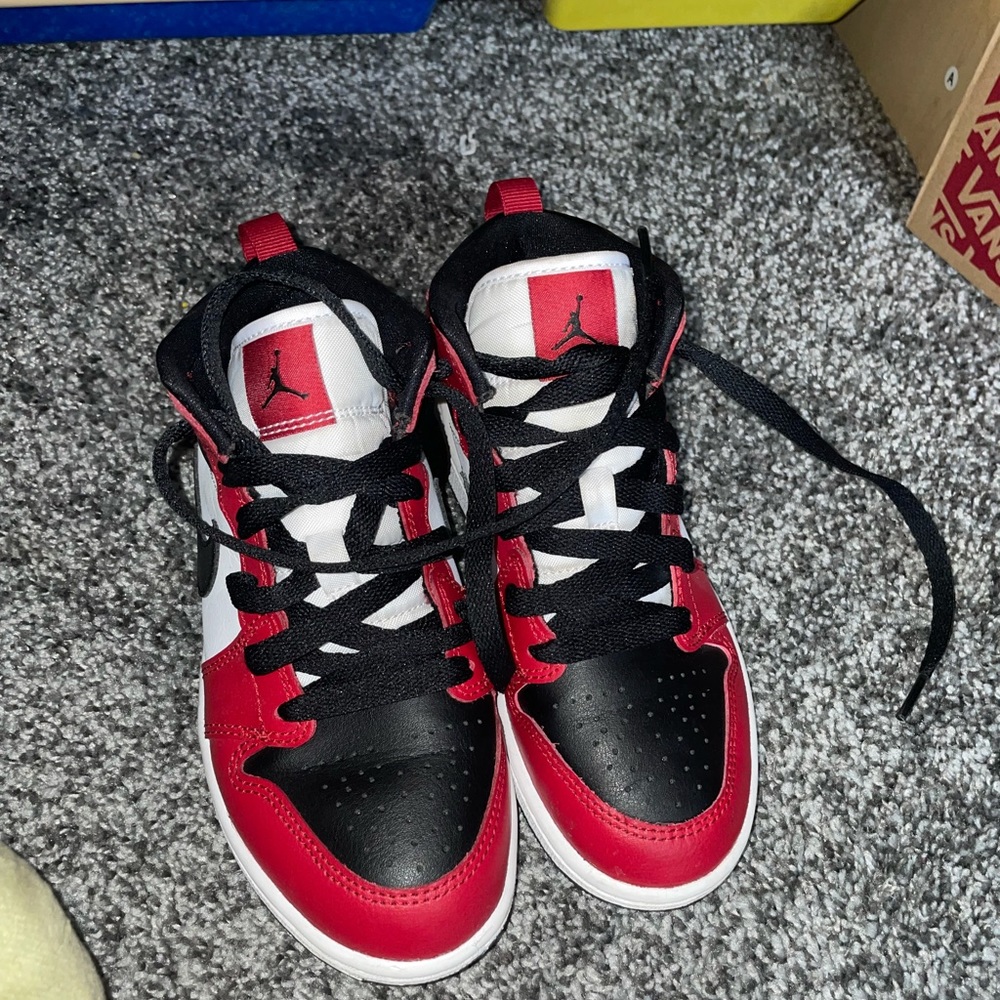 Jordan’s 1 (mid)🔥